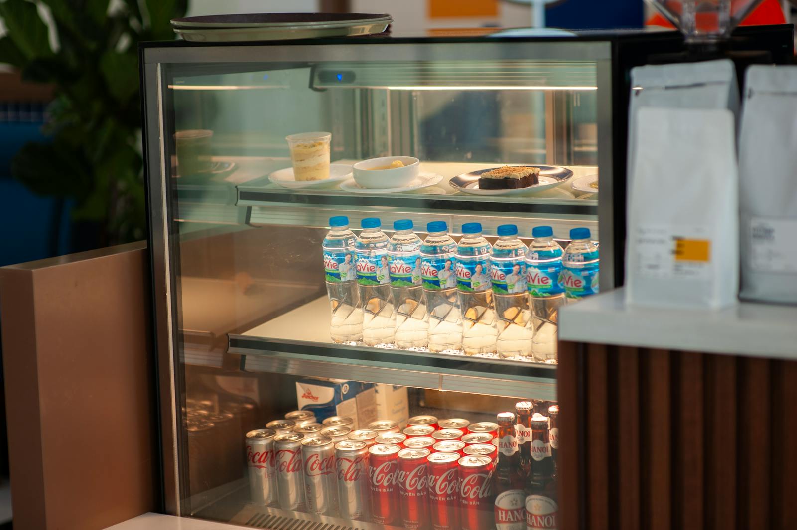 Self-service micro-market